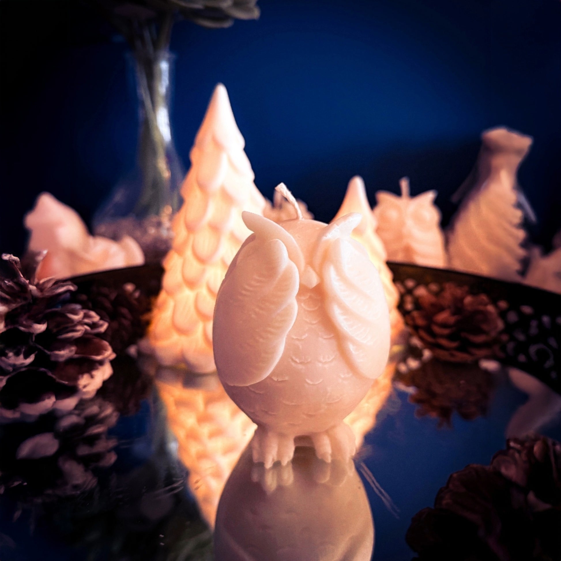 Shy owl candle in 100% soy wax with soft details, Scandinavian home decor.