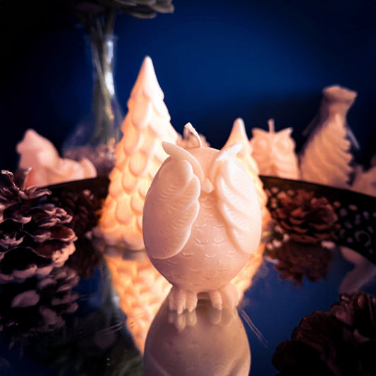 Shy owl candle in 100% soy wax with soft details, Scandinavian home decor.